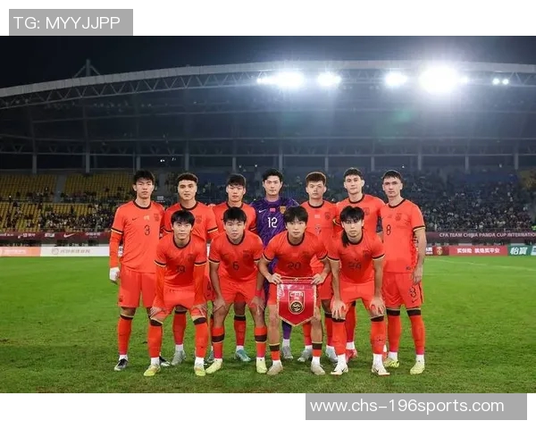 中国国足迎战韩国队期待逆袭全力争胜展现团队精神与拼搏意志