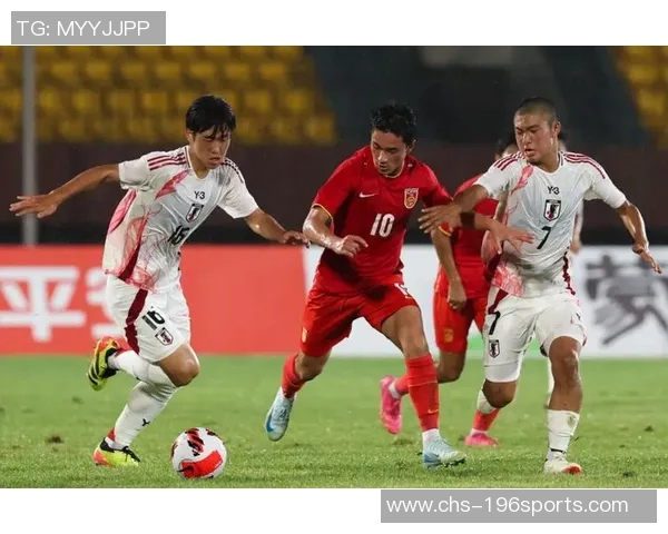 中国国足迎战韩国队期待逆袭全力争胜展现团队精神与拼搏意志